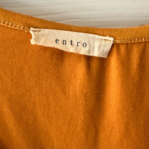 Entro Golden Sleeveless Tank Top - Picture 3 of 5